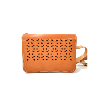 Τετράγωνο διάτρητο φυσικό/τσάντα δερμάτινη χιαστί Α46Β