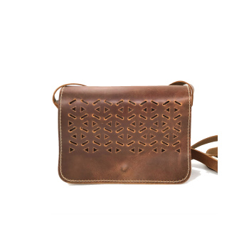 Τετράγωνο διάτρητο ταμπά/τσάντα δερμάτινη χιαστί Α46Β