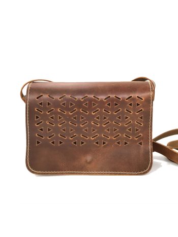 Τετράγωνο διάτρητο ταμπά/τσάντα δερμάτινη χιαστί Α46Β